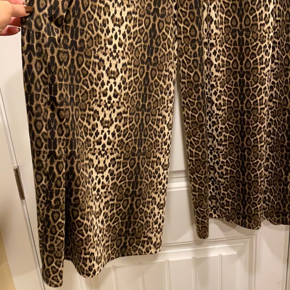 ♥️Valentines Sale 3/$15 add to bundle for savings Leapard Print Flare-Very Flare - Picture 4 of 7